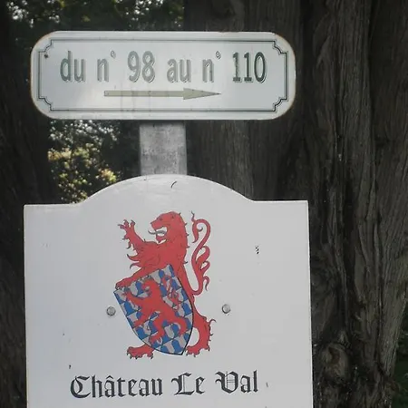 Chateau Le Val בית הארחה
