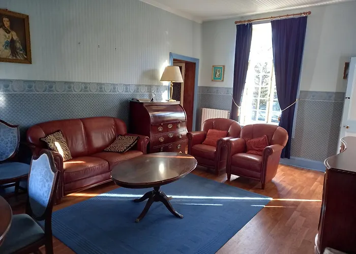 Chateau Le Val بيت ضيافة