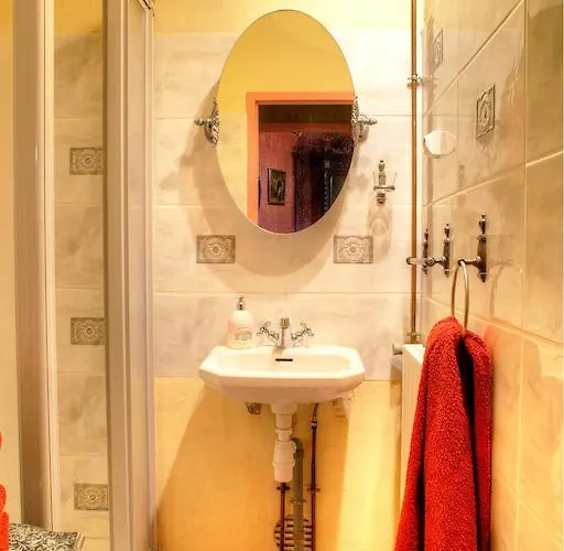 بيت ضيافة Chateau Le Val 3*